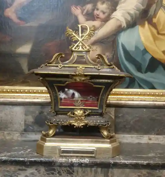 Reliquary, one bone of Saint Ansanus on the altar, chi-rho
